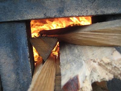 廃材を使って焼きます　楽焼・野焼き・登り窯焼成